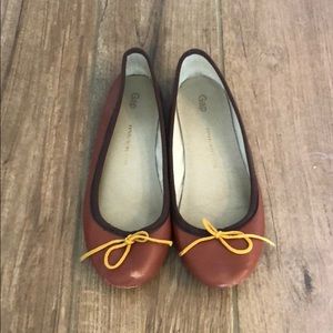EUC GAP leather ballet flats.